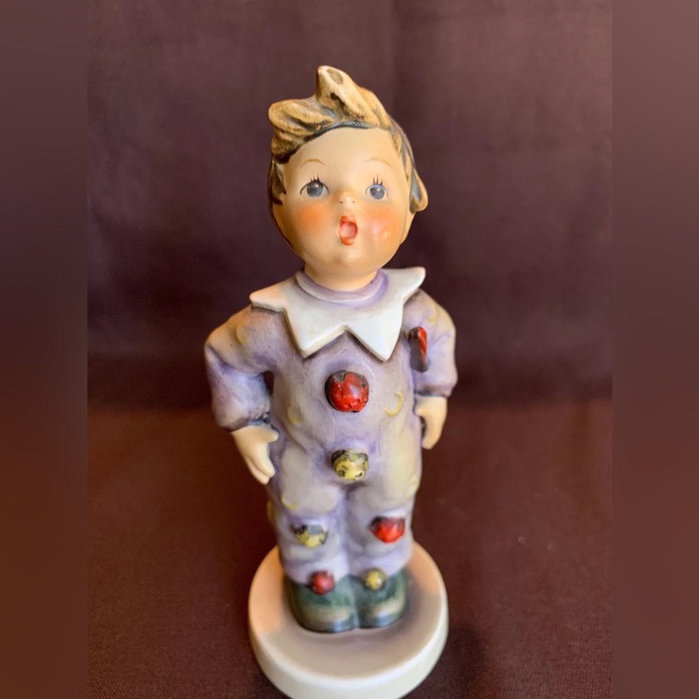 Hummel GOEBEL “CARNIVAL” Clown Boy figurine 328 TMK-4 W. Germany (Damaged)